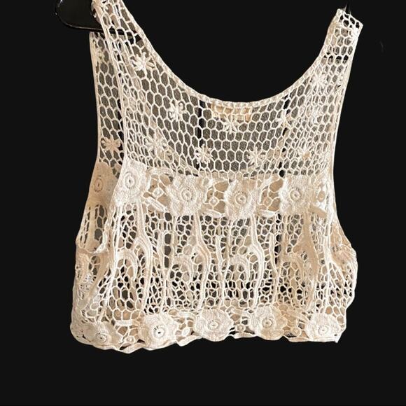 Hollister Ivory Crop Crochet Tank Medium Large M / L in Wonderful Condition - Picture 3 of 3